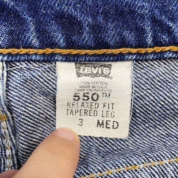 Vintage Levi's 550 Relaxed Fit Tapered Leg Destroyed Jeans Size 3 Med. 25x31 - Picture 7 of 12